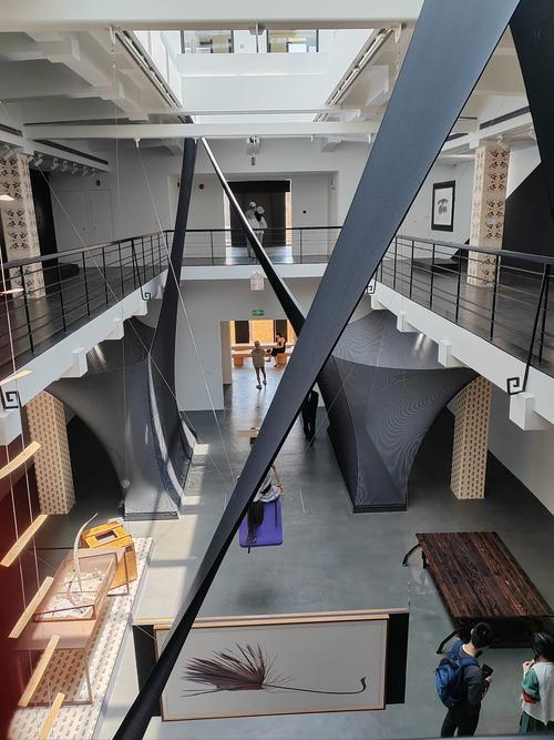 Explore Bund's Art Deco Allure 3